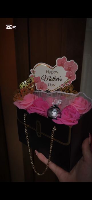 Цветя от фоам и сатен