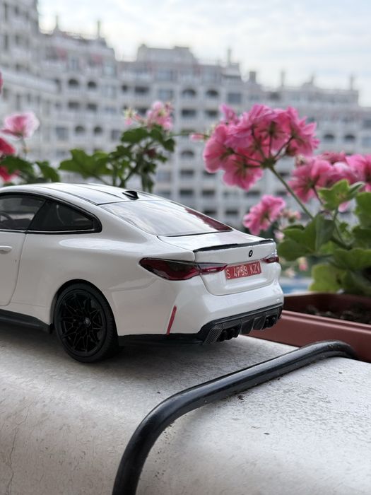 Колекционерски модел BMW M4 G82 Minichamps 1:18