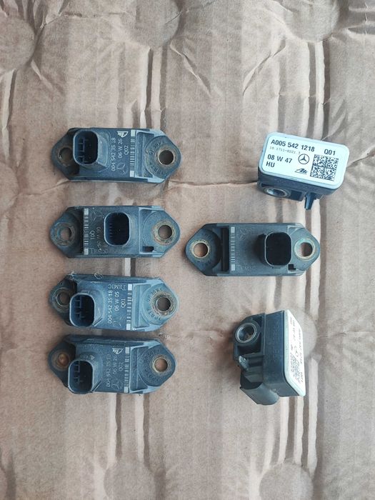 Датчик ниво масло на картера и ниво светлини и окачването от Мерцедес