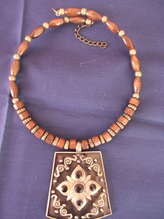 Дамски бижута - сребърни и позлатени верижки, други колиета