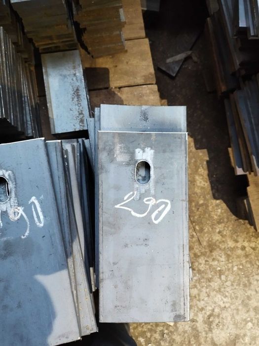 Дупча, пробивам отвори на метални, планки, винкели на щанц преса