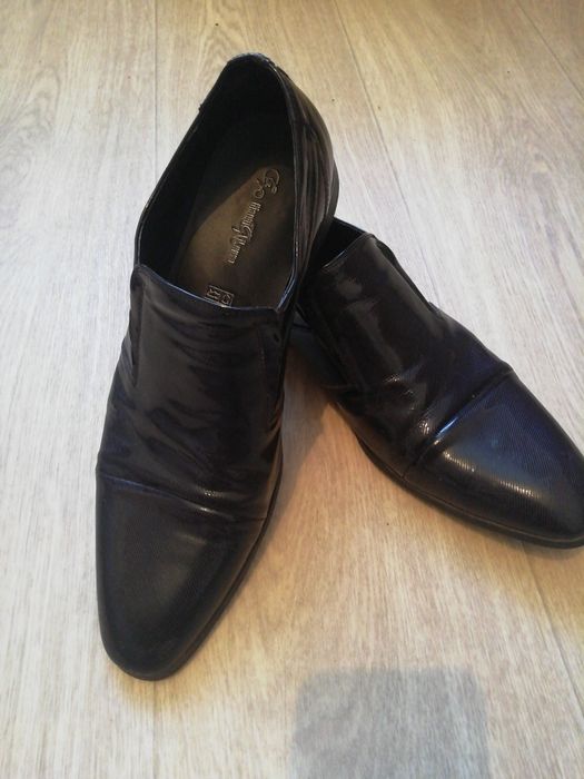 Продам костюм в комплекте с туфлями