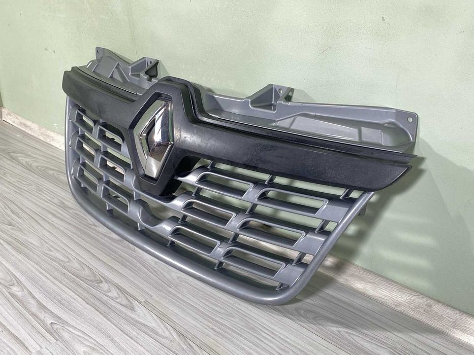 решетка радиаторна Renault Master 2015-2019 г. #1036V