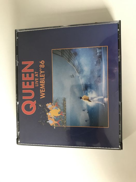 Vand cd-uri audio originale Queen si Pink Floyd