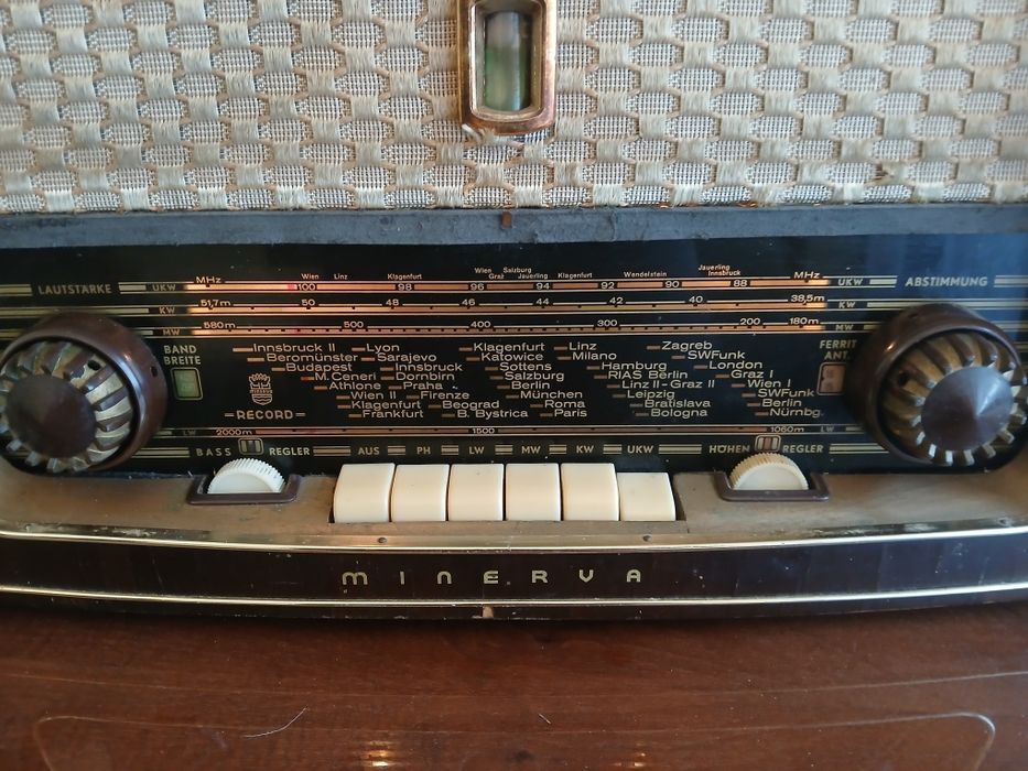 Radio cu lămpi Minerva Record W ,Viena,an 1955.