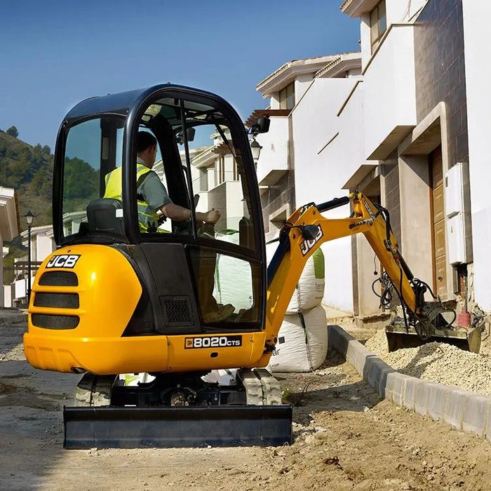 Miniexcavator 3,5 t dumper bobcat de inchiriat picon pt săpat nivelare