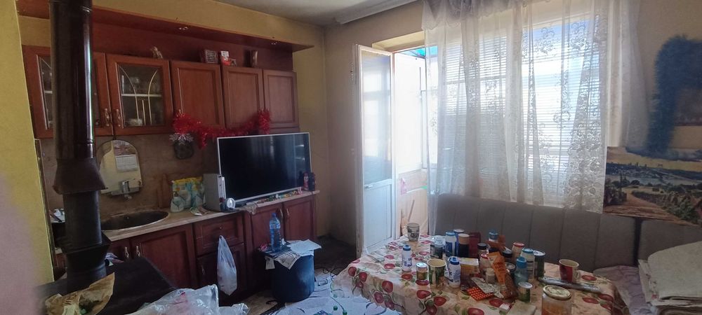 Продавам 4 стаен апартамент в идеален център.