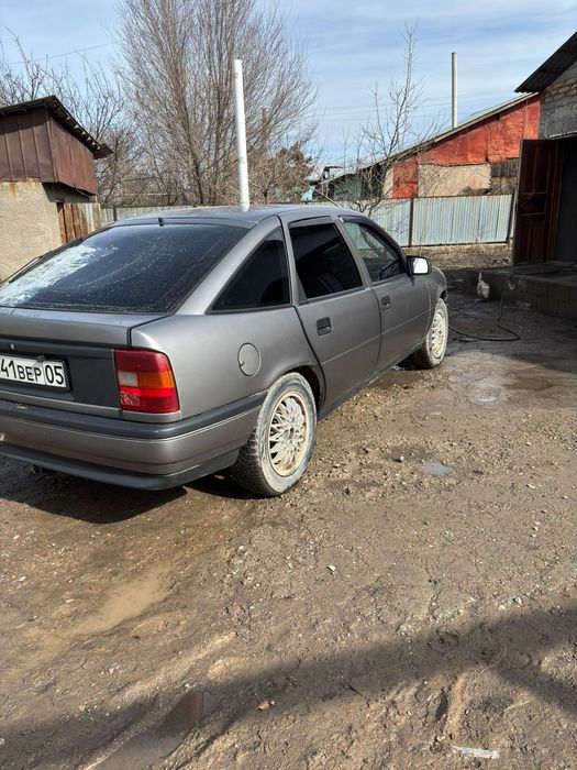 Продаётся опел вектра 1992год