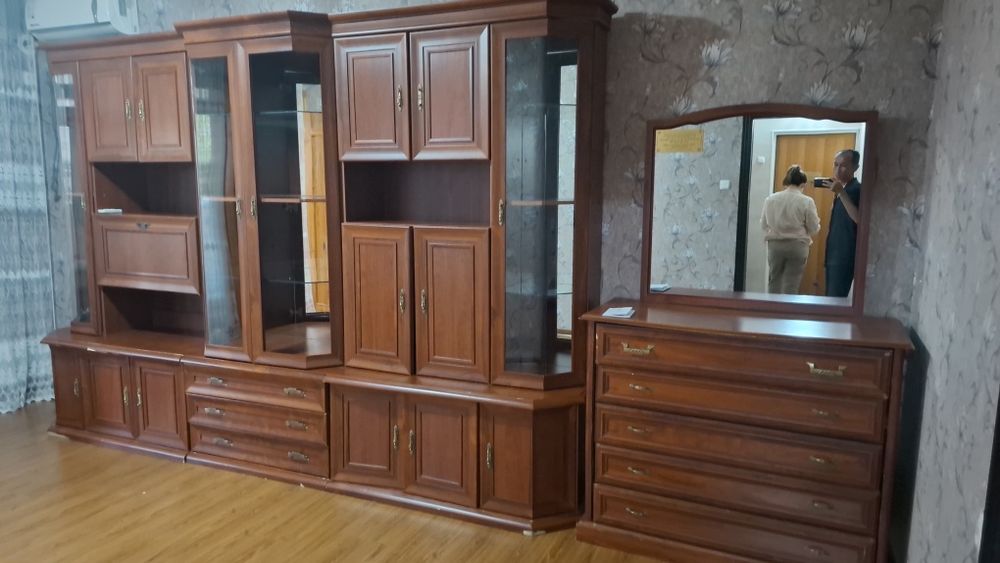 Шкаф, камод сотилади.