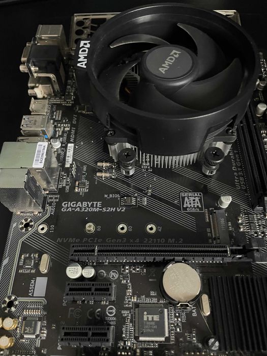 Kit Ryzen 3 1200 + GIGABYTE A320M + Cooler stock