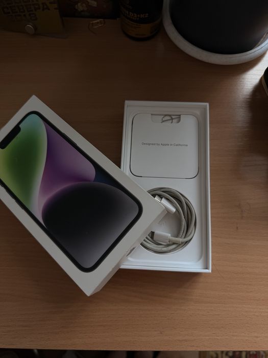 Продам айфон 14 128