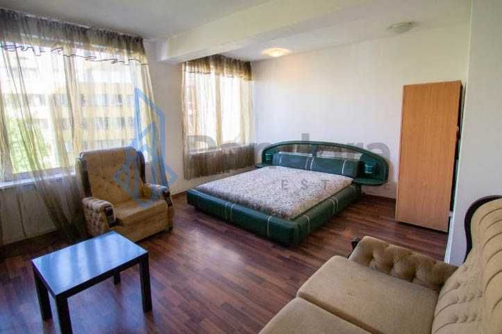 Тристаен апартамент под наем в кв. Студентски град