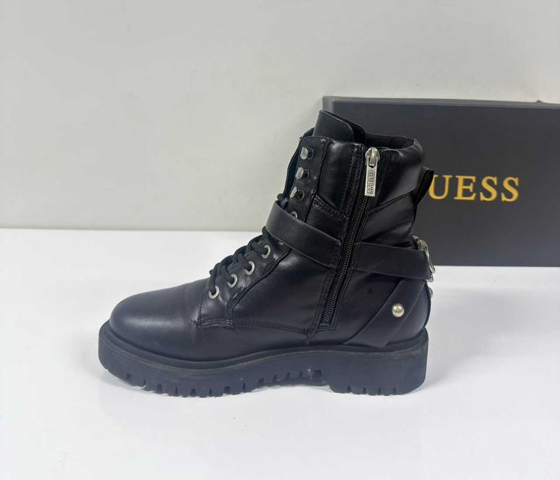 GUESS Orly Leather Studded Buckle Boots (Много Запазени) – Размер 38 (24.5 см стелка)