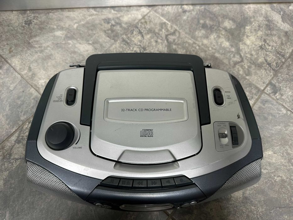 Радиокасетофон Panasonic RX-FS400 , Philips AZ1003