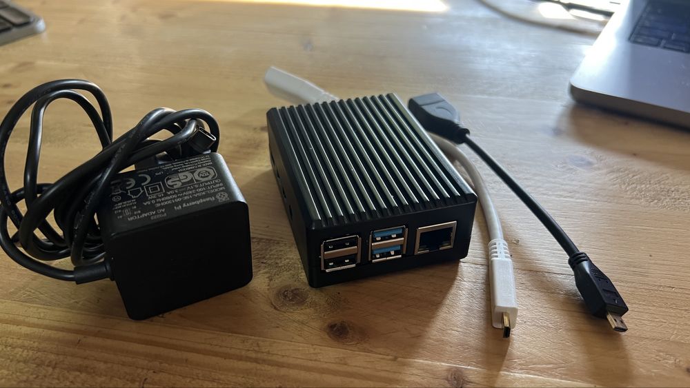 Vand Raspbery Pi 4 model B 4g ram, carcasa aluminiu neagra, sd card