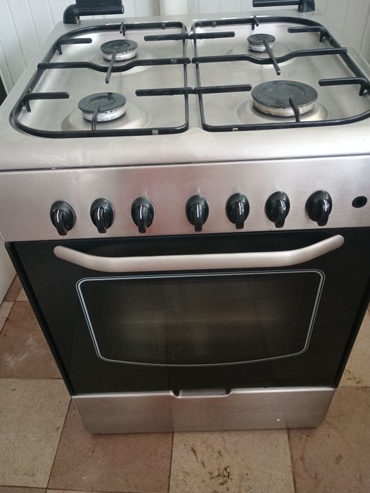 Vand aragaz perfect functionabil marca Beko