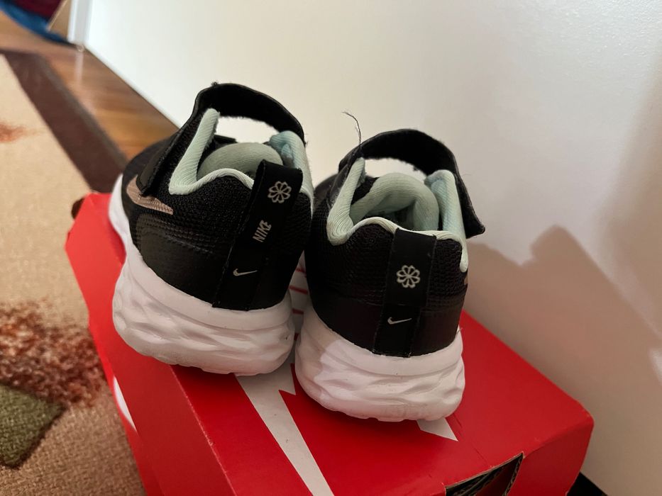 маратонки nike 26