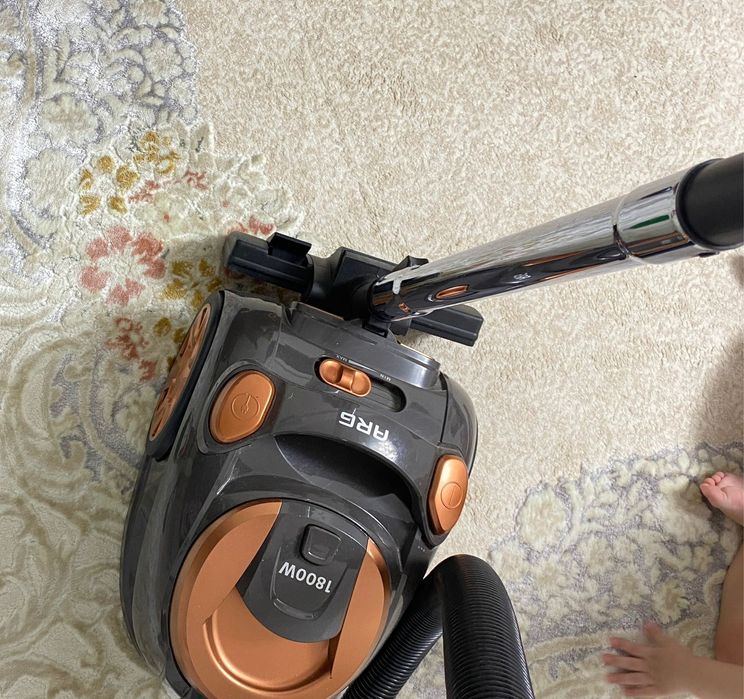 Продам пылесос почти новый