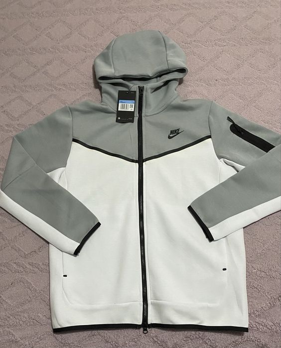 Hanorac Nike Tech