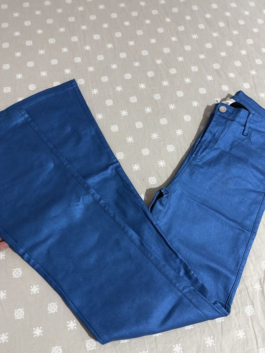 Pantaloni piele  evazati  albastru metalic