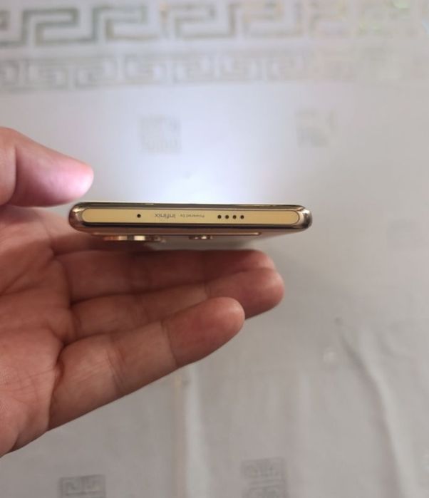 Cyбфлагман Infinix Zero 30 5G 12/256гб
