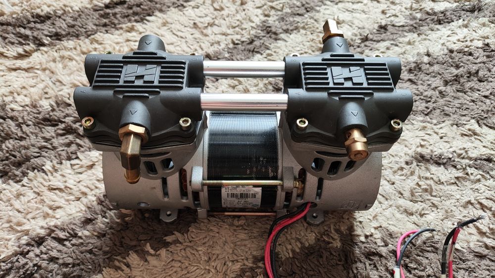 Компрессор поршневой безмаслянный.