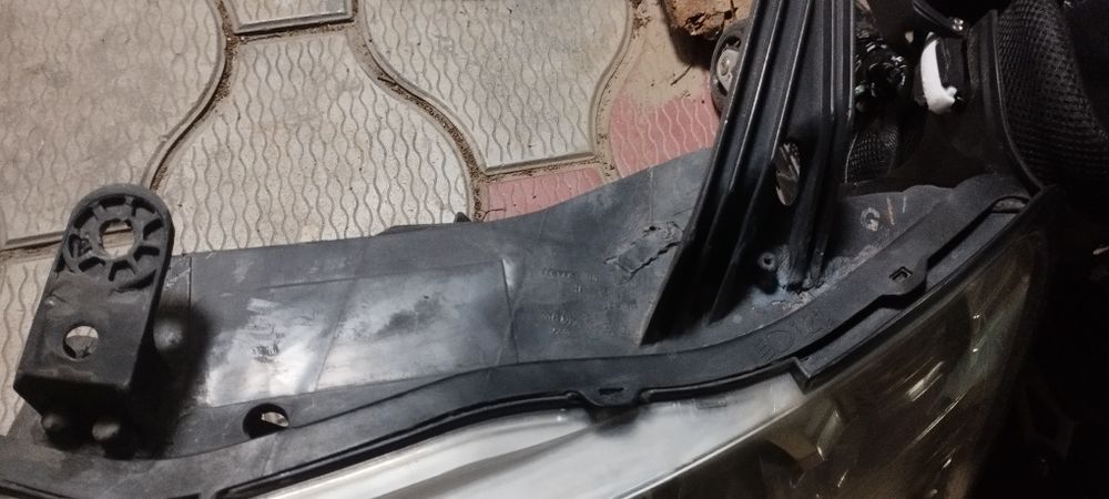 Продам фары Паджеро 4