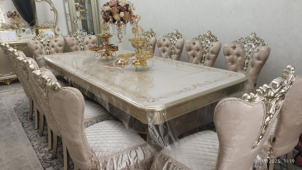 Комплект стол и стульев