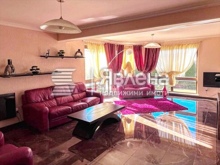 Къща с басейн в Оброчище