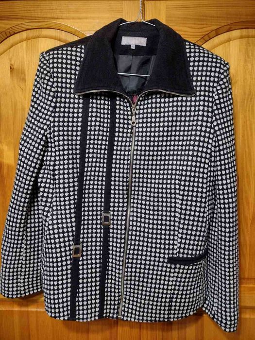 Сако на "RIVA Fashion" с Кожени Декорации в "Пипит черно и бяло"!НОВО!