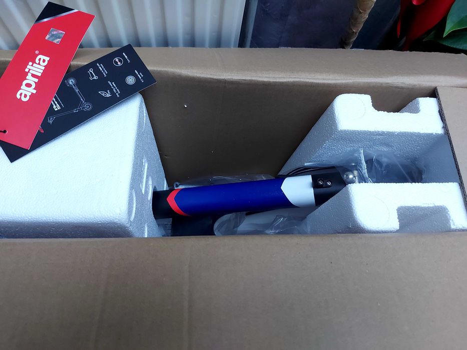 Vand trotineta electrica sigilata,Aprilia