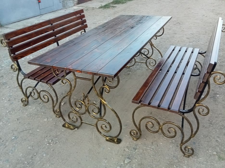 Продам Стол и 2 лавочки
