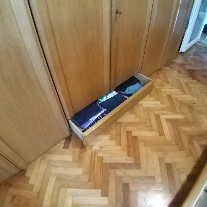 Vând mobilă dormitor saltele noi