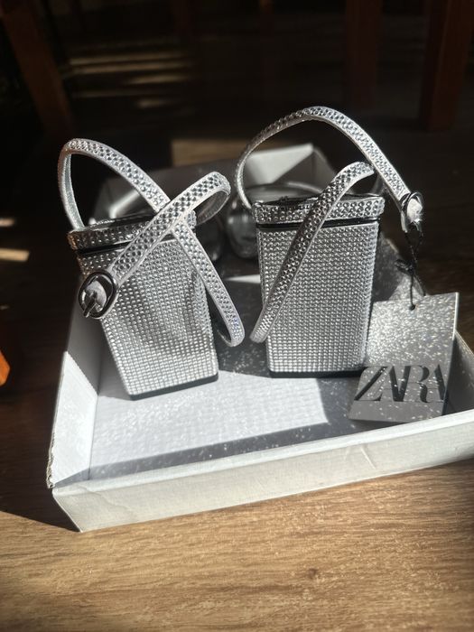Сребърни Сандали на ток Zara с камъчета