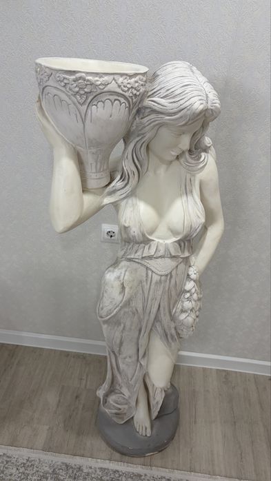 Продам статую Афродиты из гипса