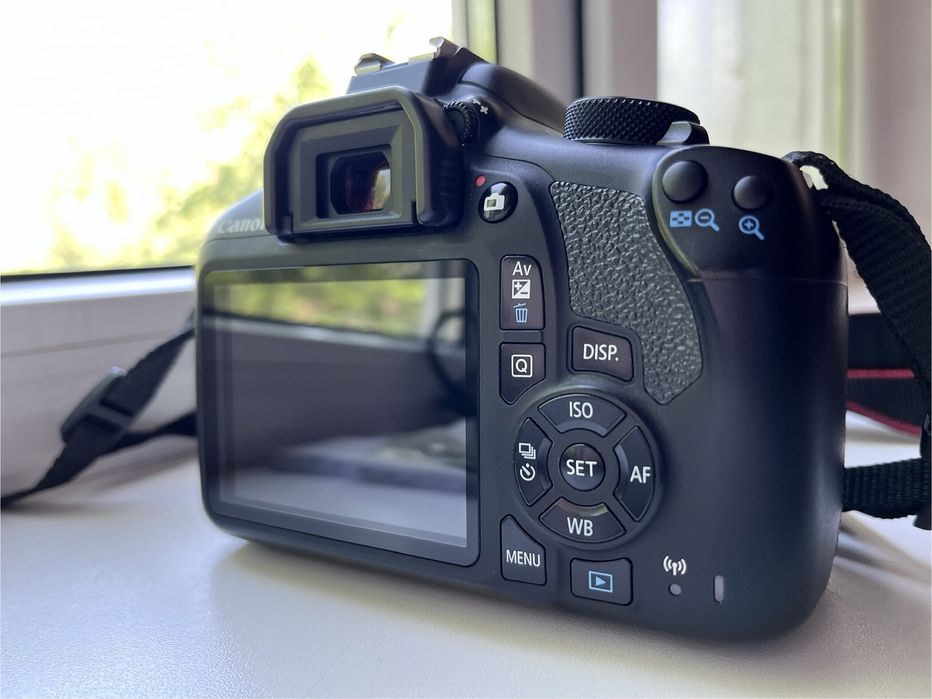 Canon 1300D новый (с Wi-Fi/NFC)