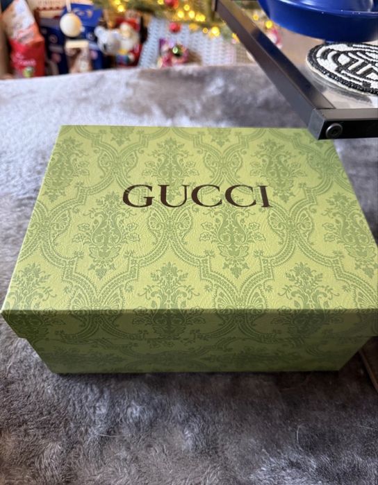 O copie perfecta de Geanta Gucci  cu palarie de vara