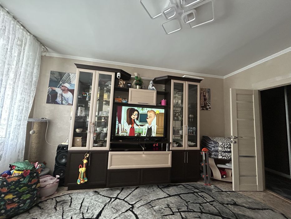 Продам Сервант в хорошем состоянии