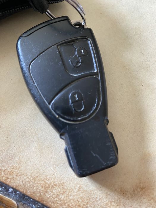 Продава ключ за Мерцедес