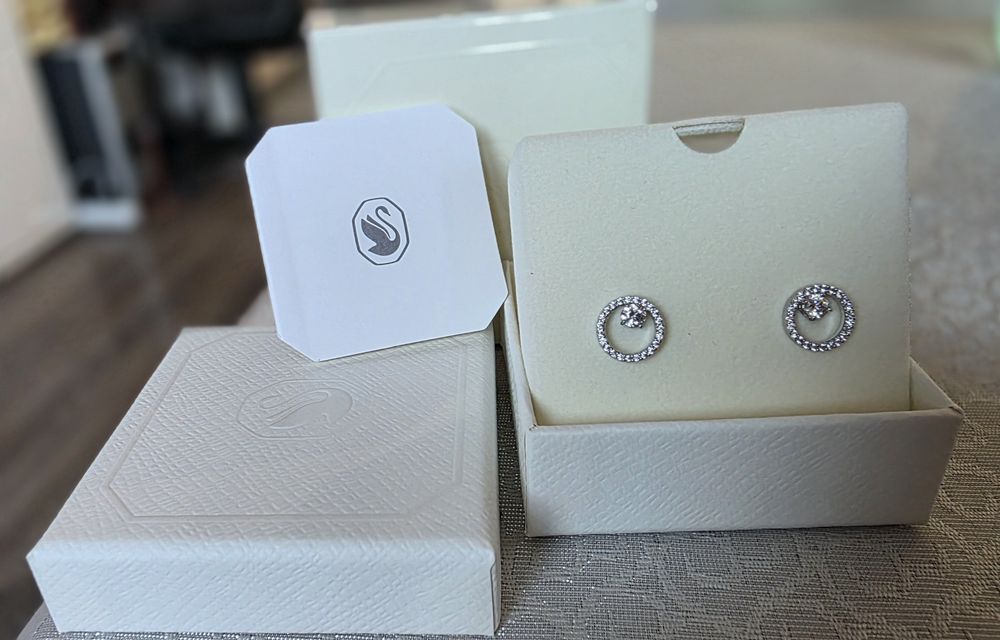 Оригинални обеци Swarovski Una / Sparkling Dance с кутия, сертификат и подаръчна торбичка
