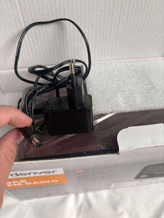 Ретро радио DENVER DAB-18 с DAB+/FM, Bluetooth и дървен корпус – като ново