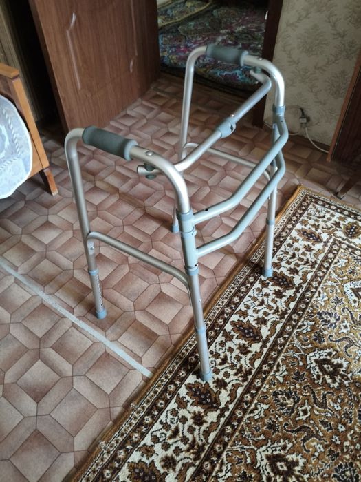 Ходунки для взрослых.