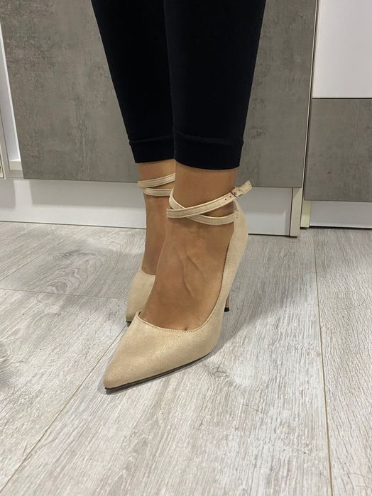 Обувки на висок ток