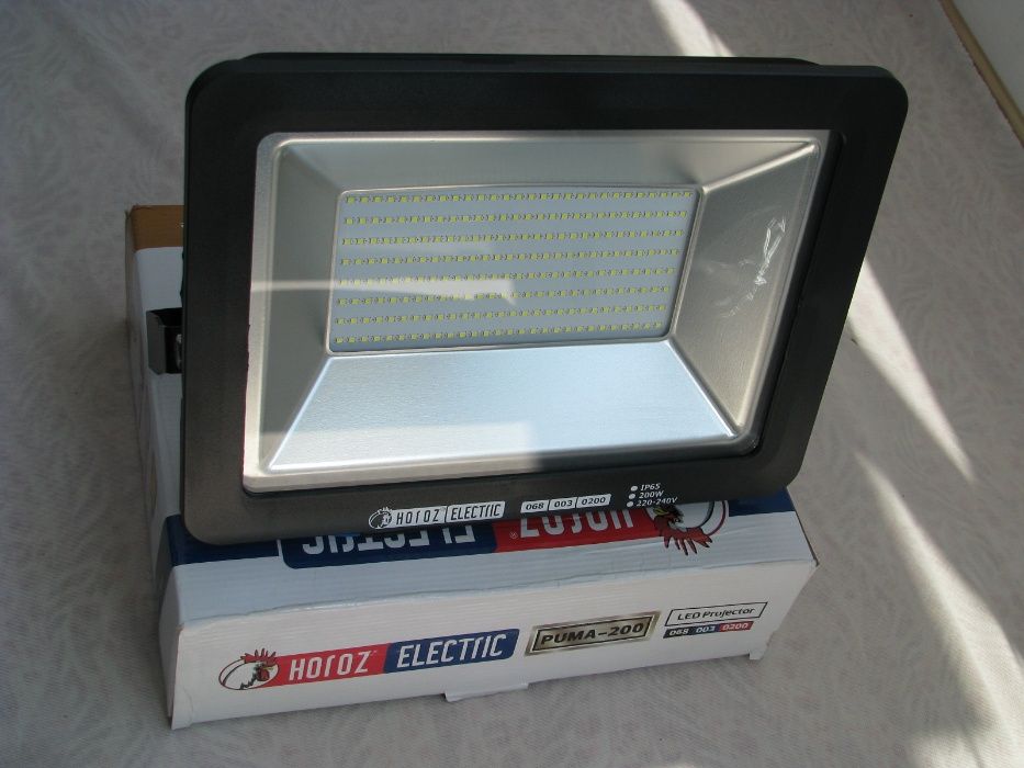 Proiector led 200 W cu 240 leduri smd