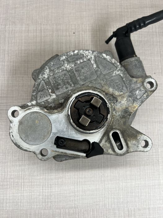 Вакум помпа комън рейл 03L 145 100 1.6TDi 2.0TDi