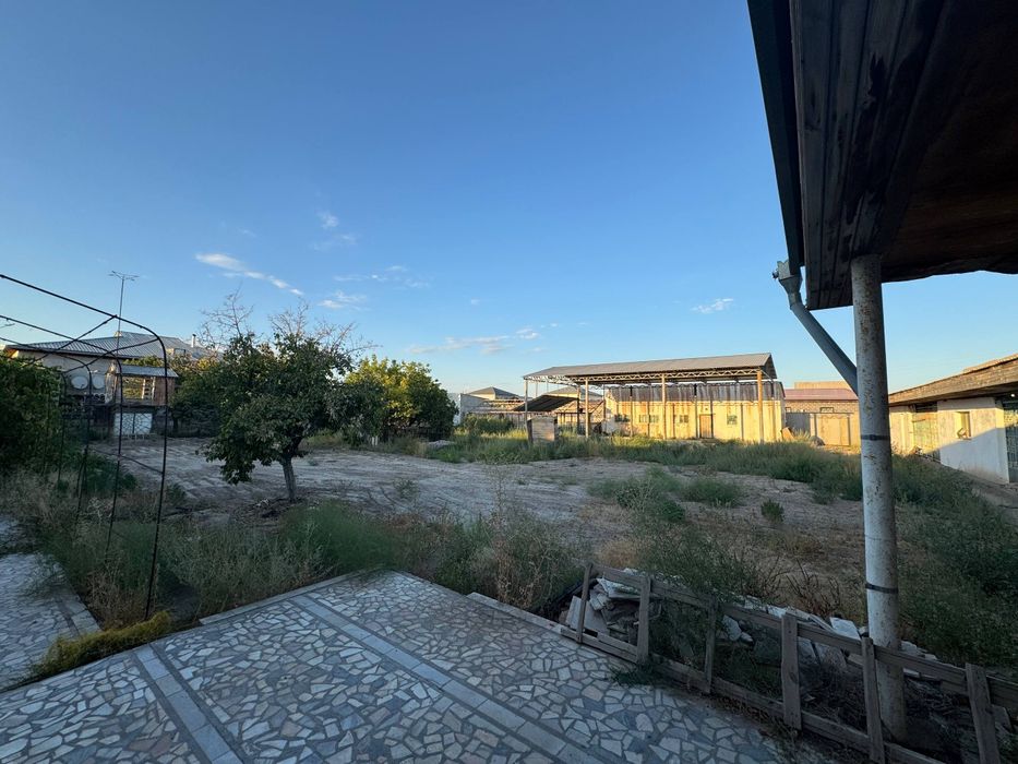 20 sotuk jer satiladi,katej quriwga zor variant.