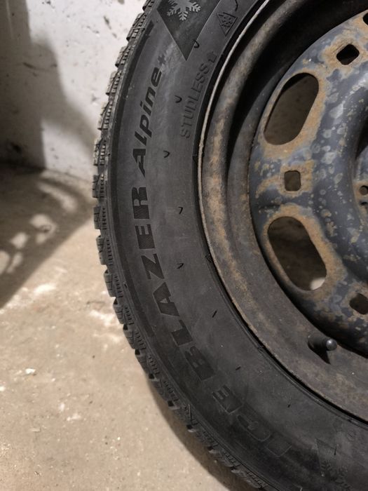 Продавам 4бр. зимни гуми с джанти 185/65/14