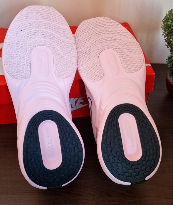 Nike Uplift Sc нови