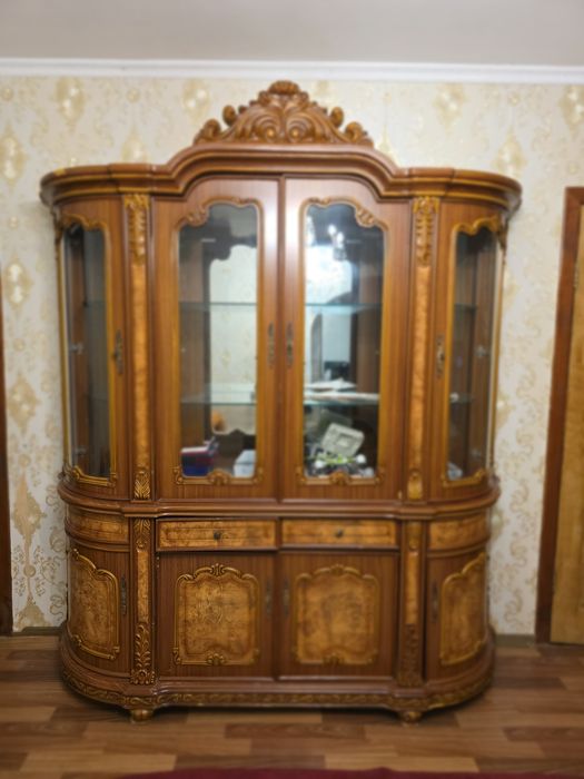 Срочно продам шкаф для посуды