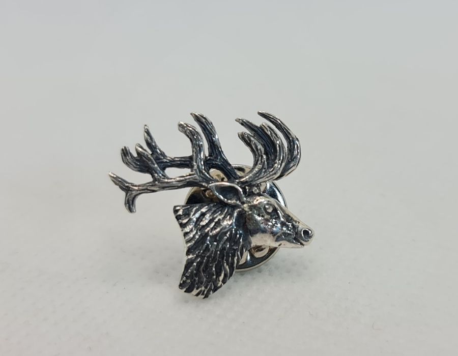 Podoabă de vânătoare din argint sculptată manual